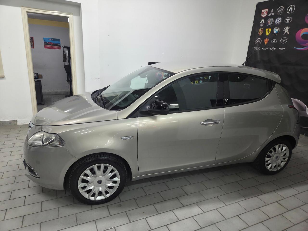 Lancia Ypsilon 0.9 TwinAir 85 CV 5 porte S&S Silver