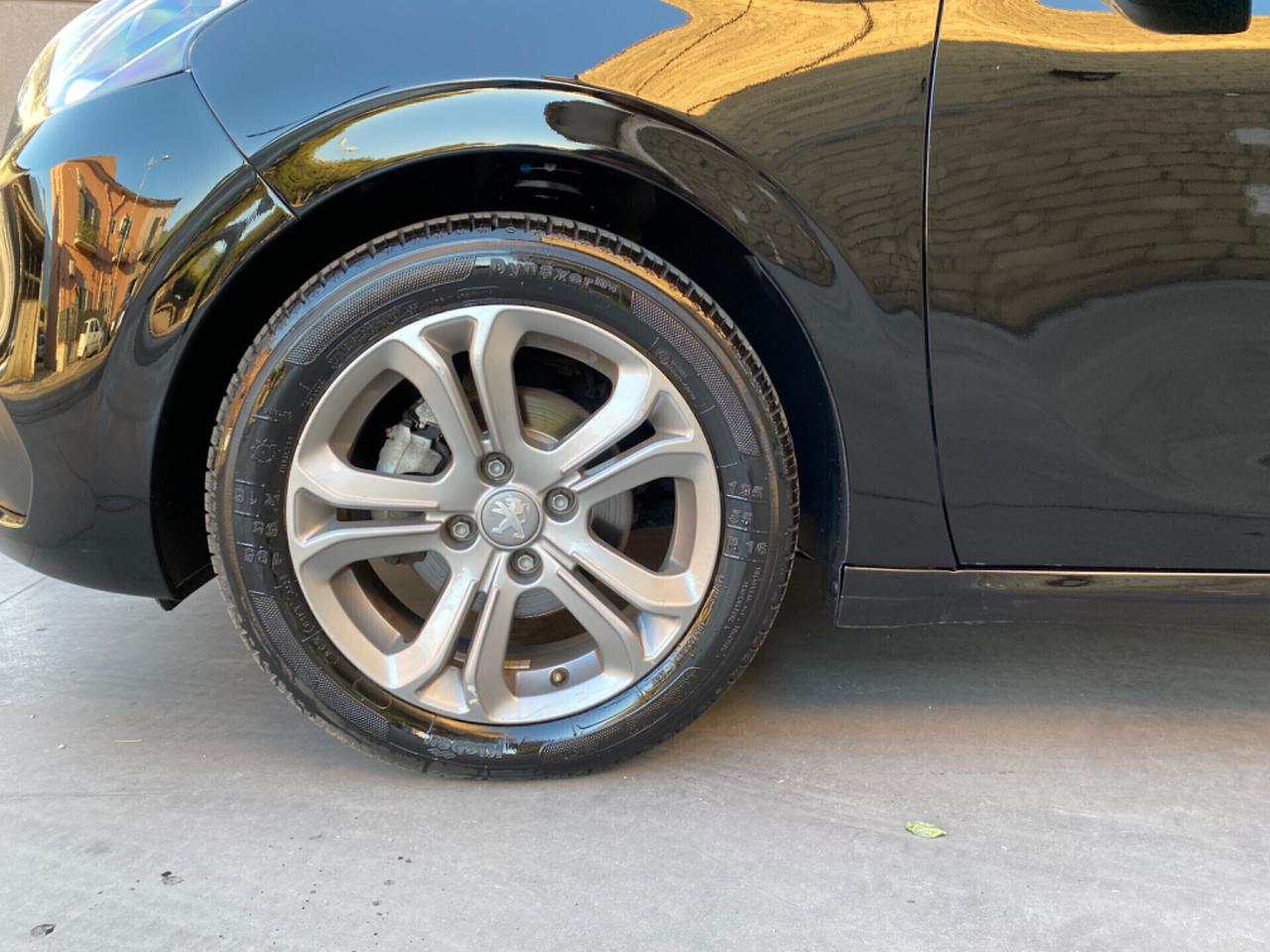 Peugeot 208 Allure 1.2 Benzina