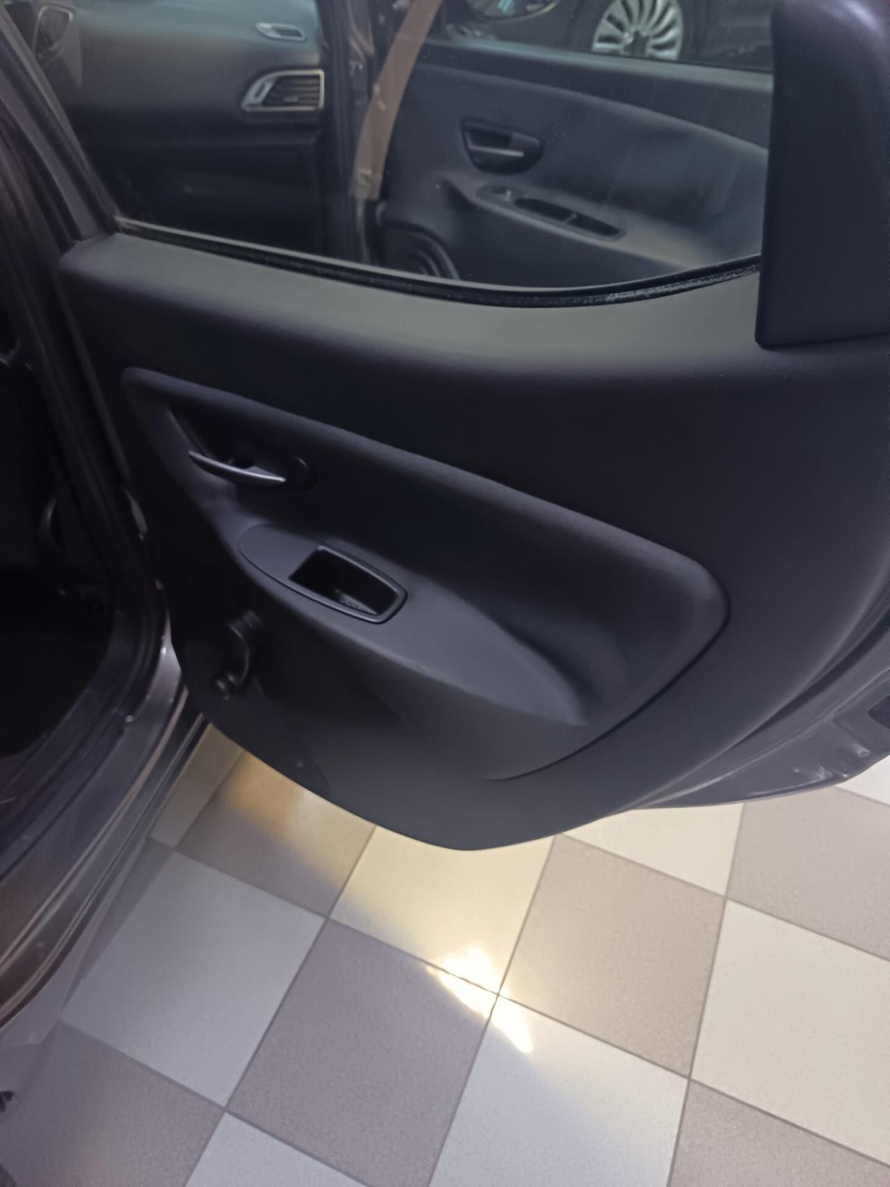 Lancia Ypsilon 1.2 69 CV 5 porte Elefantino