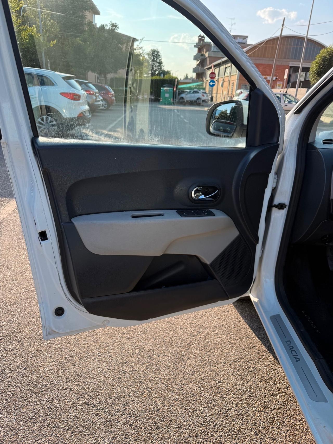 Dacia Lodgy 1.5 dci - NEOP. - NAV. - 12 MESI DI GARANZIA -