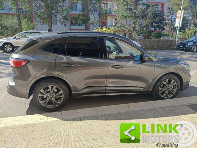 FORD Kuga 2.5 Full Hybrid 190 CVT 2WD ST-Line Design