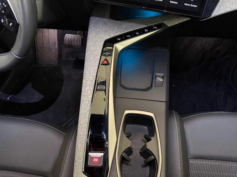 PEUGEOT Nuovo 3008 ALLURE - Hybrid 136 E-DCS6