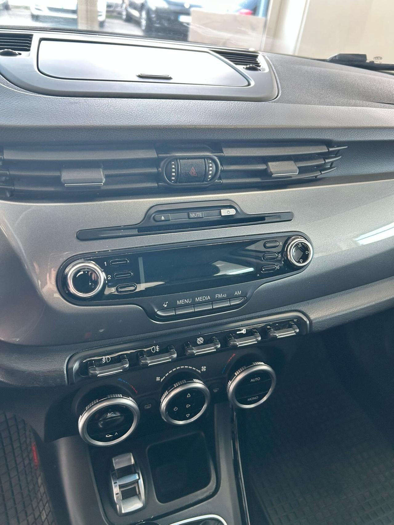 Alfa Romeo Giulietta 1.6 JTDm-2 X NEO 2011