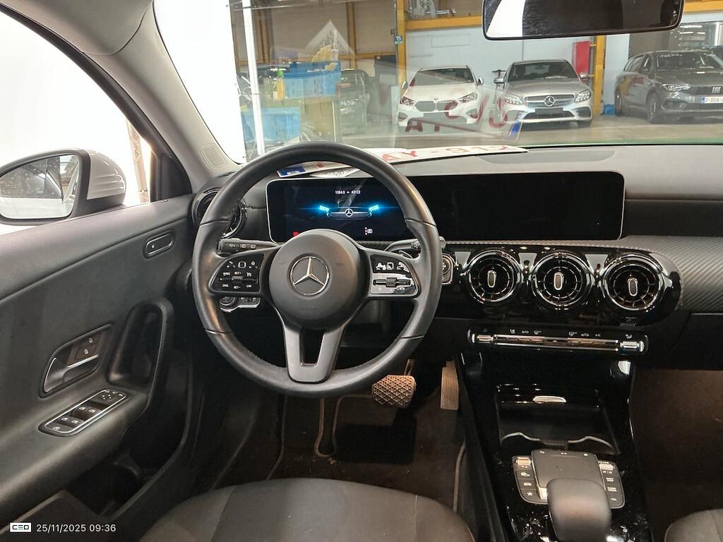 MERCEDES-BENZ A 180D 116CV AUTOMATIC BUSINESS SOLUTION ( NAVI PREMIUM - PARK ASSIST - TELECAMERA POST. - CERCHI 16 )