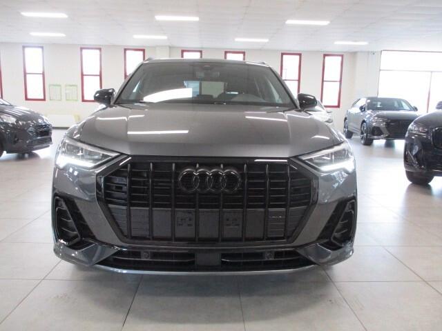 Audi Q3 SUV (35) Blackline 2.0 TDI 150CV S-Tronic