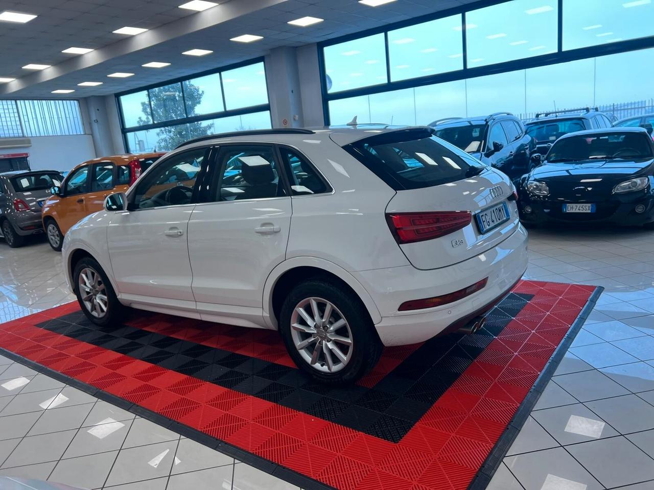 Audi Q3 2.0 TDI 120 CV Business