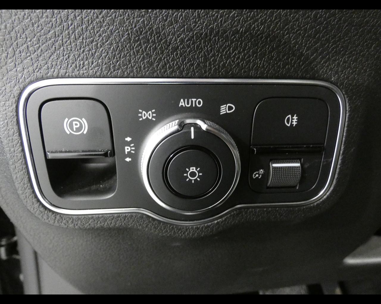 Mercedes-Benz GLB (X247) - GLB 180 d Automatic Sport Plus