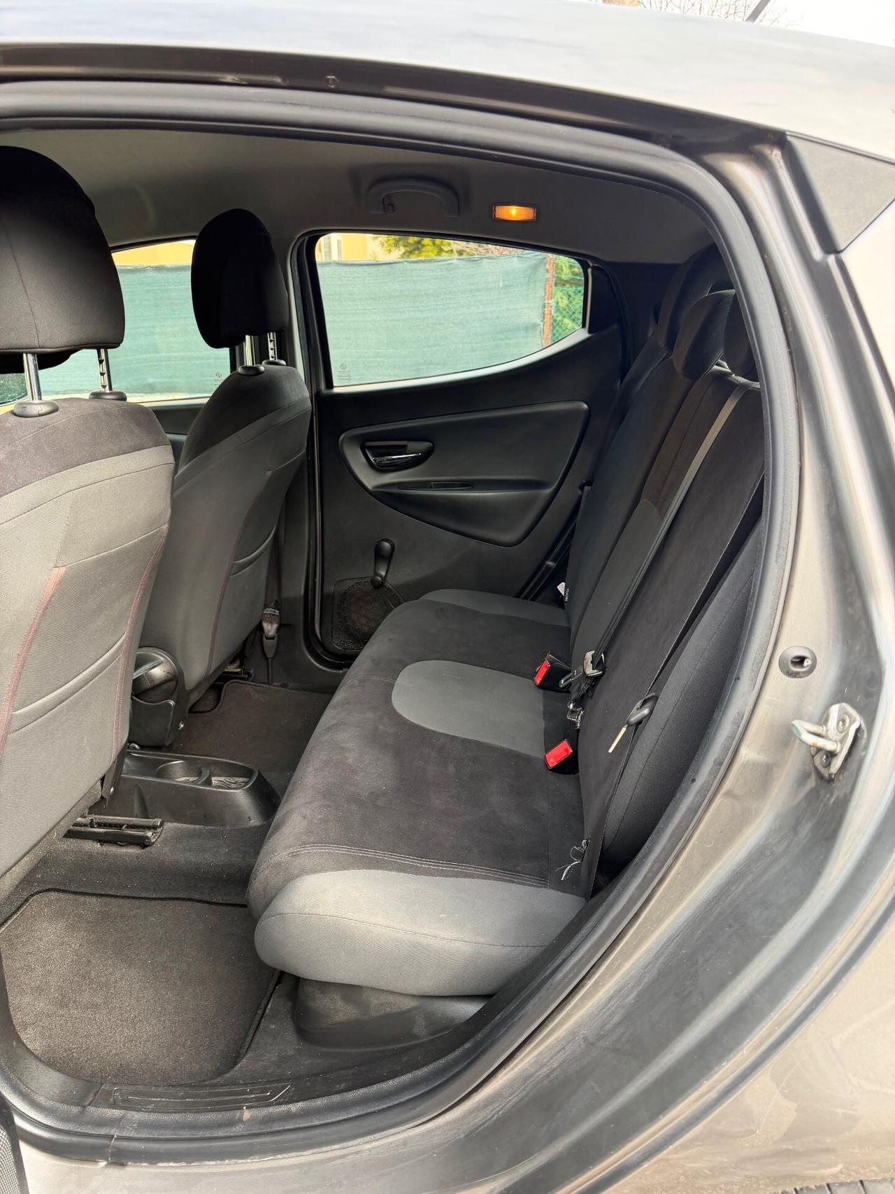 Lancia Ypsilon 1.2 - NEOPATENTATI - 12 MESI DI GARANZIA -