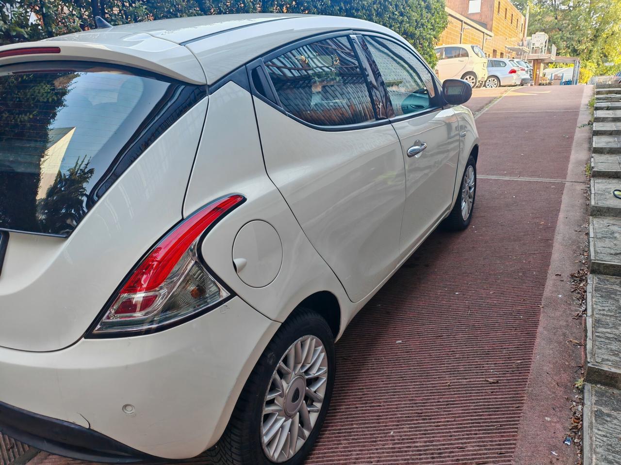 Lancia Ypsilon 0.9 TwinAir 85 CV 5 porte S&S DFN Platinum