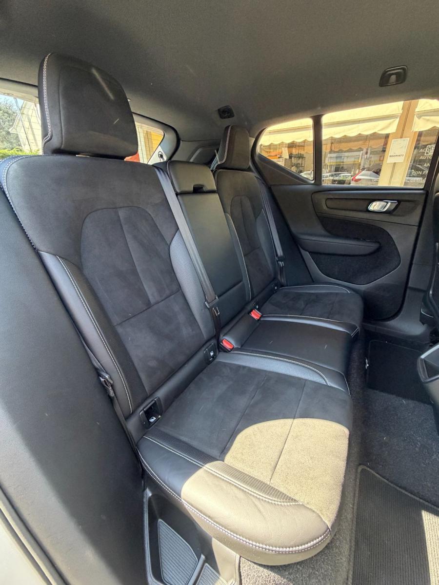 VOLVO - XC40 - D4 AWD Geartronic R-design #GANCIOTRAINO #TAG.VOLVO