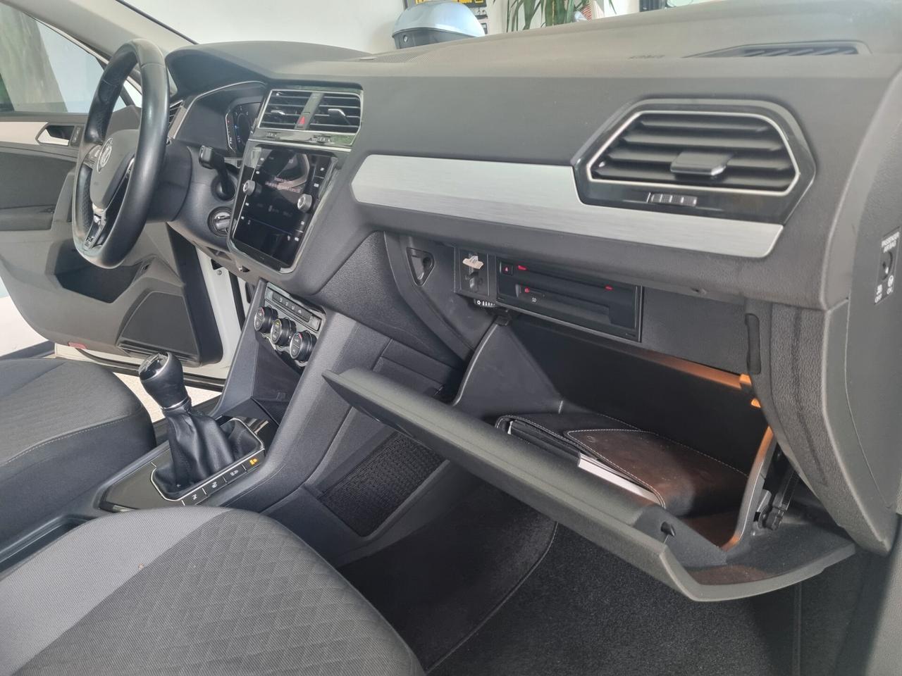 Volkswagen Tiguan 1.6 TDI SCR R-Line, TELECAMERA, UNICOPROPRIETARIO