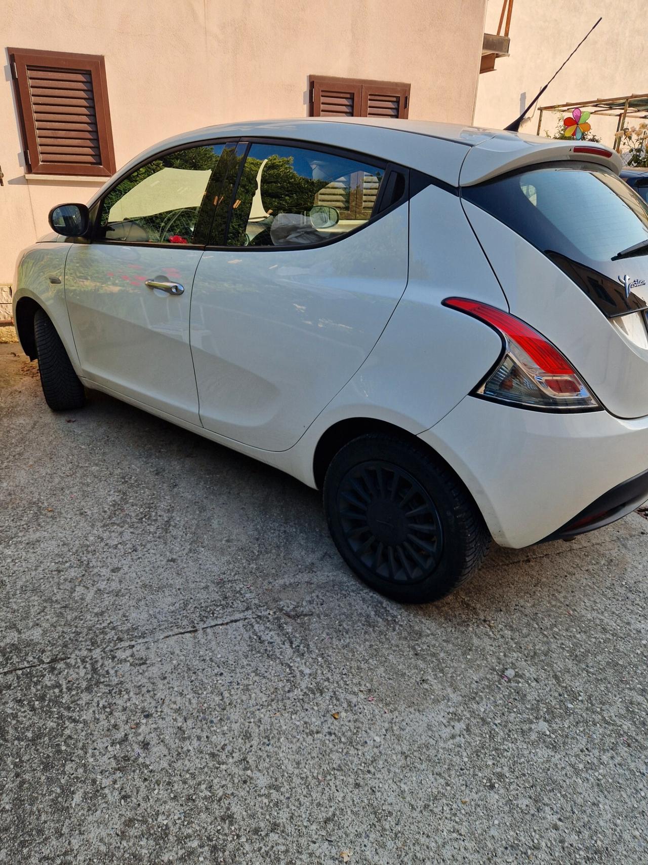 Lancia Ypsilon 1.0 hybrid - Garanzia 12 mesi