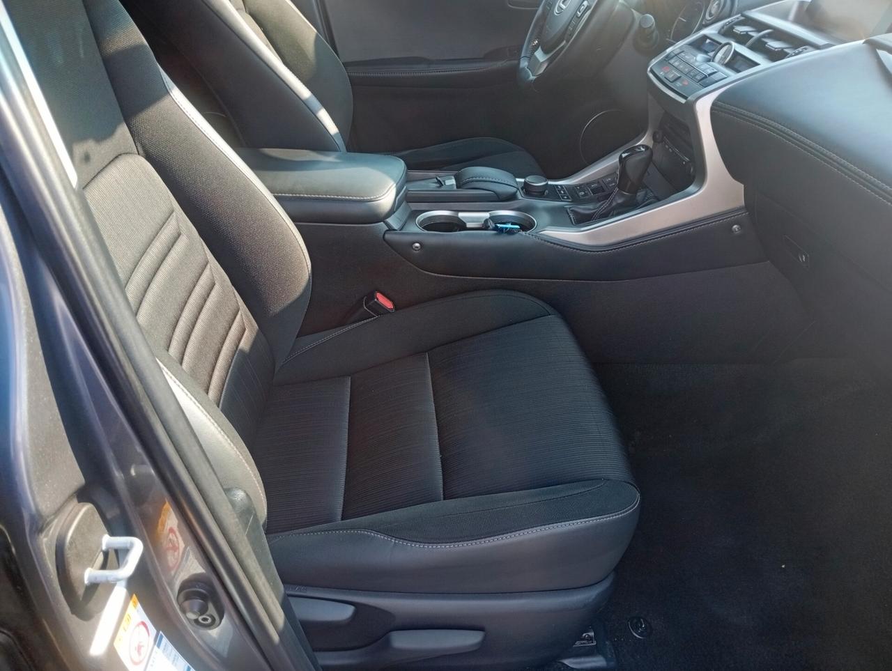 Lexus NX 300h Hybrid 4WD Executive