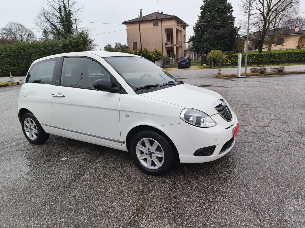 Lancia Ypsilon 1.3 MJT 75 CV Platinum Accetto Permute