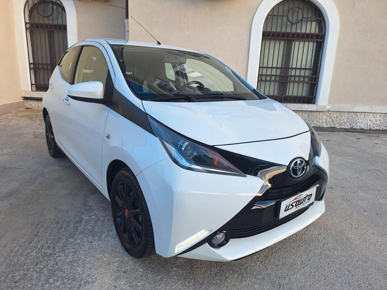 Toyota Aygo 1.0 5 porte x-play PERFETTA FULL