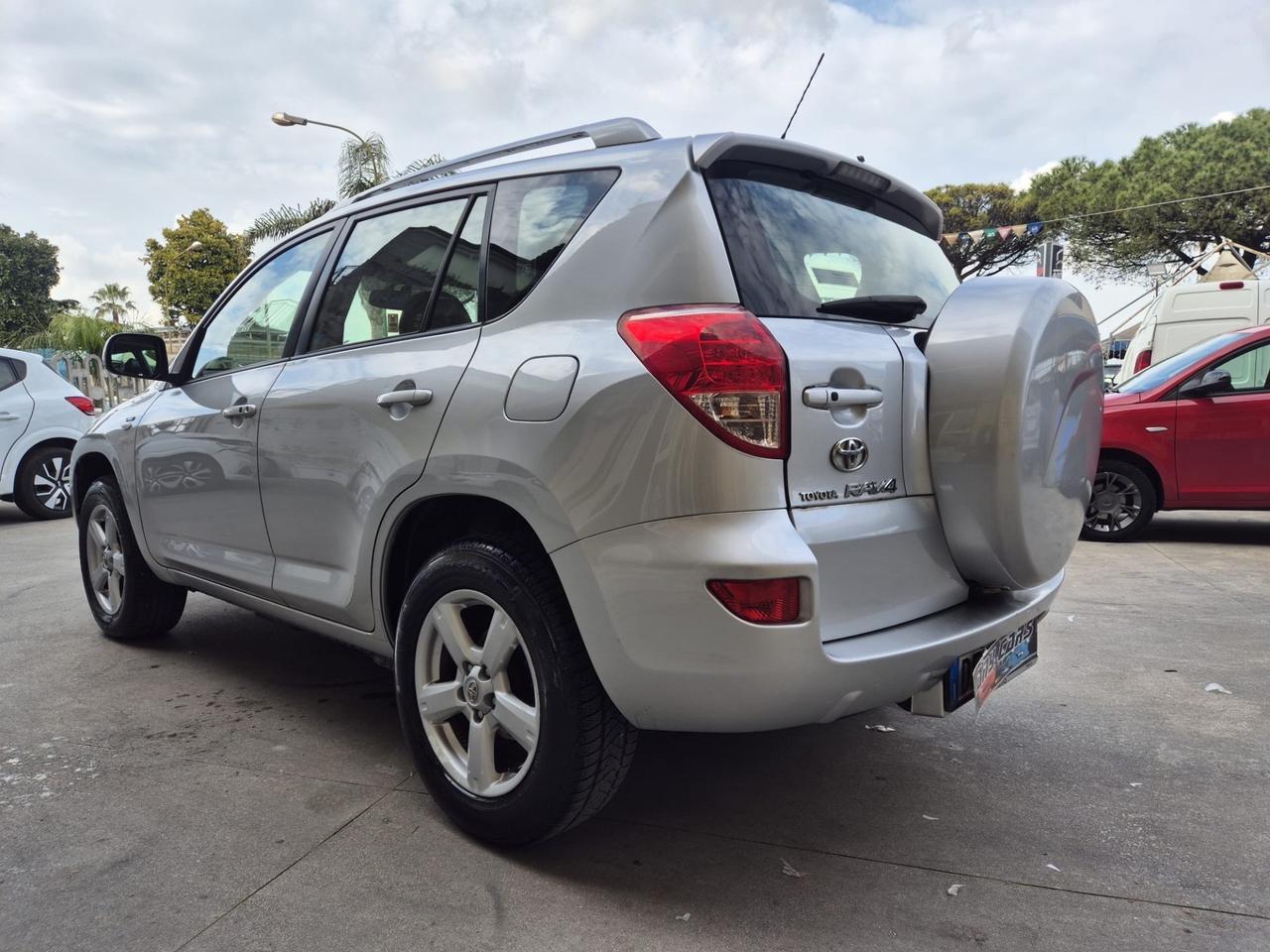 Toyota RAV4 2.2 D-4D 136 CV Luxury