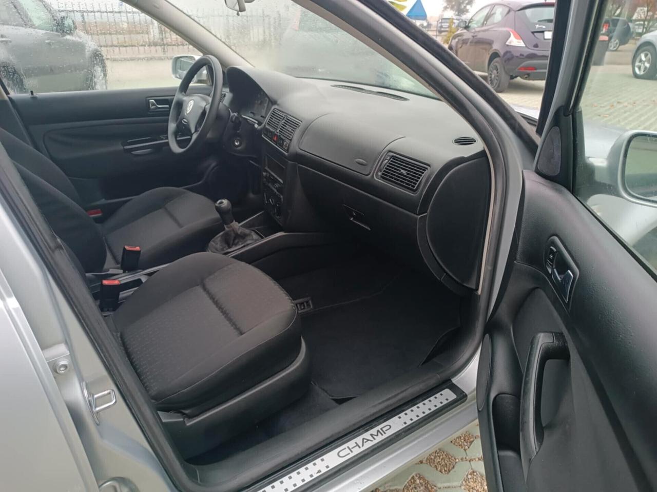 Volkswagen Golf 1.4 16V cat 5 porte