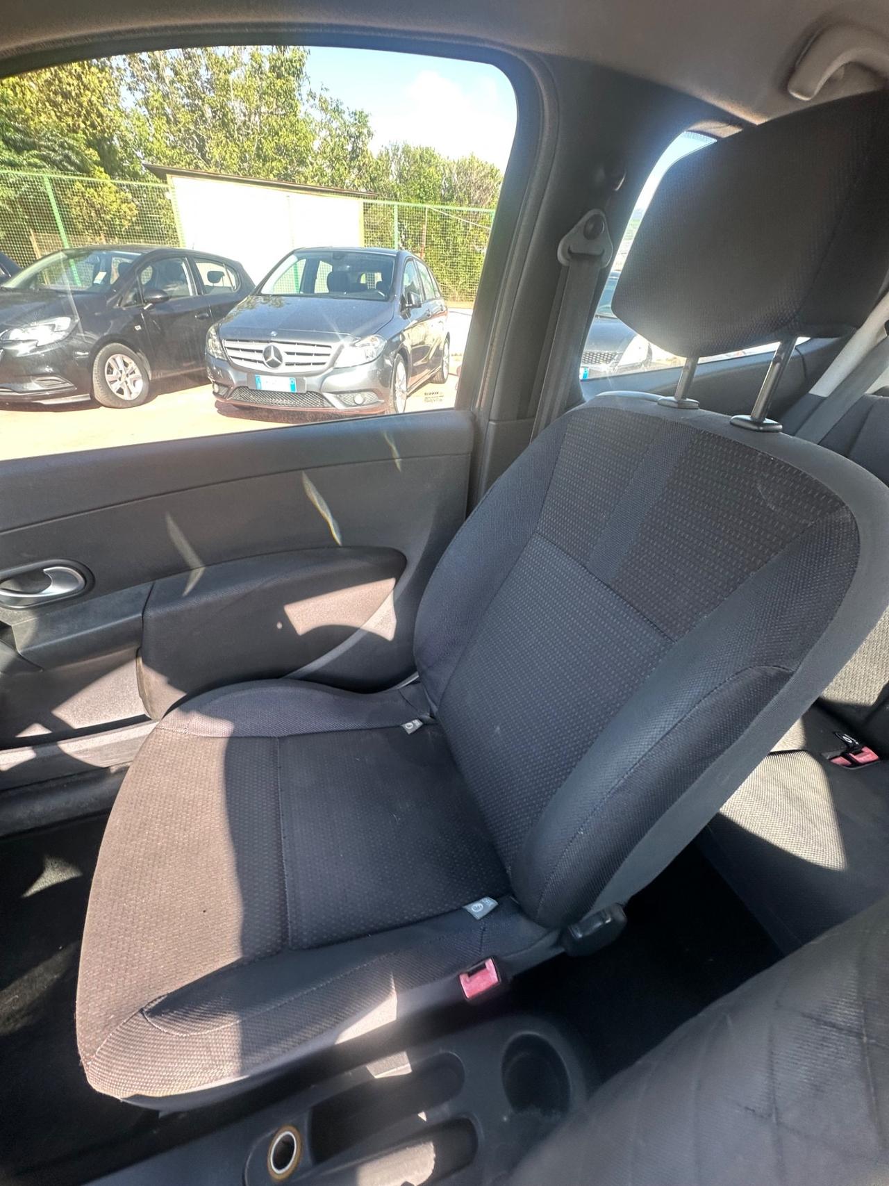Renault Clio 1.2 16V 3 porte Luxe