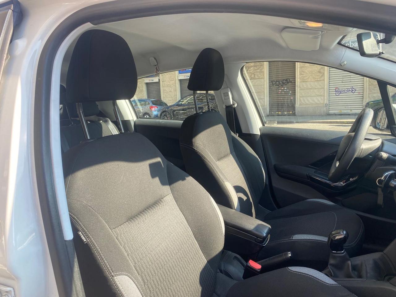 Peugeot 208 life #11893