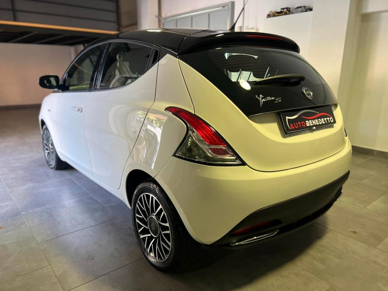 LANCIA YPSILON 1.2 S MOMODESIGN 2015