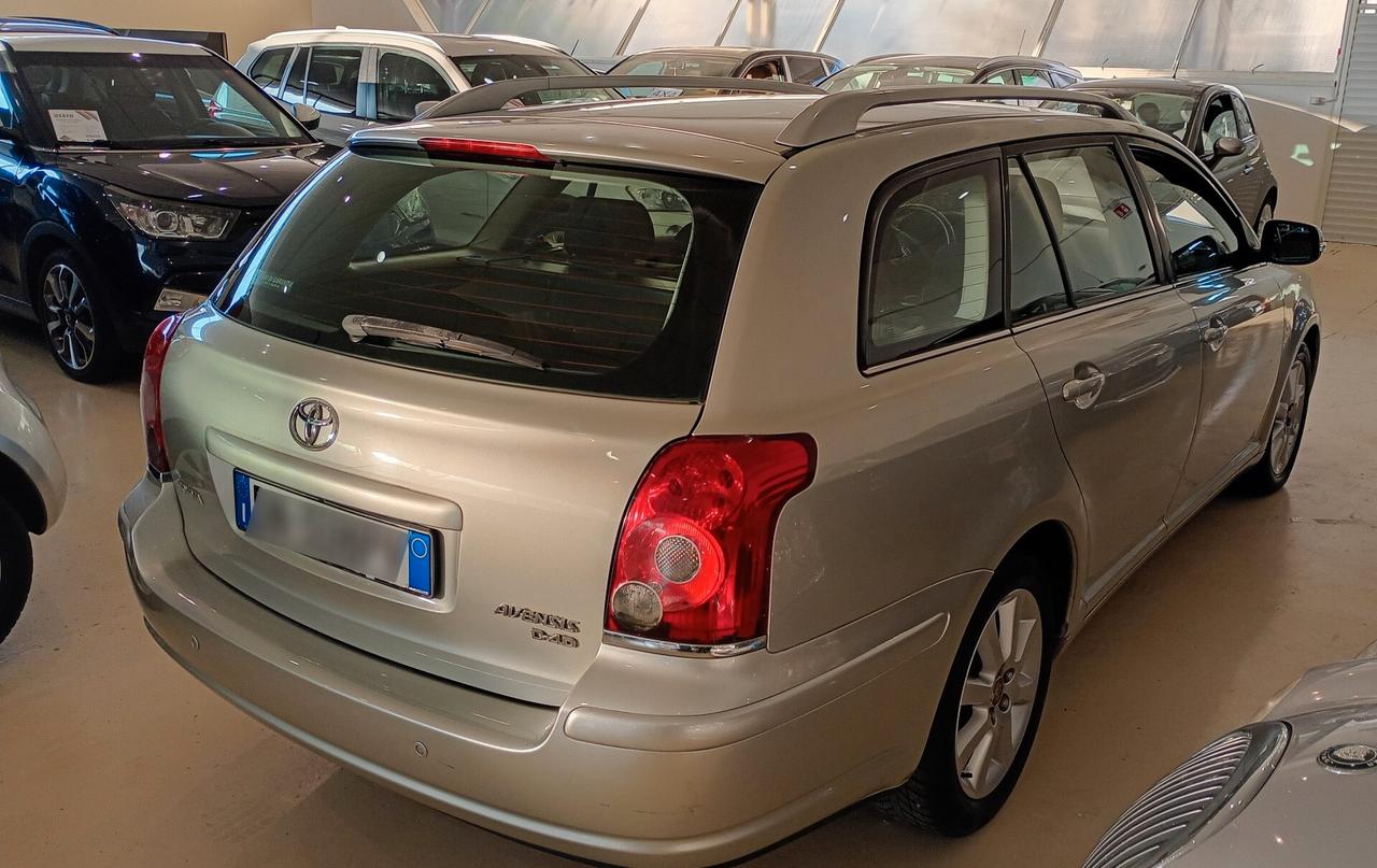 Toyota Avensis 2.0 D-4D 16V Station Wagon