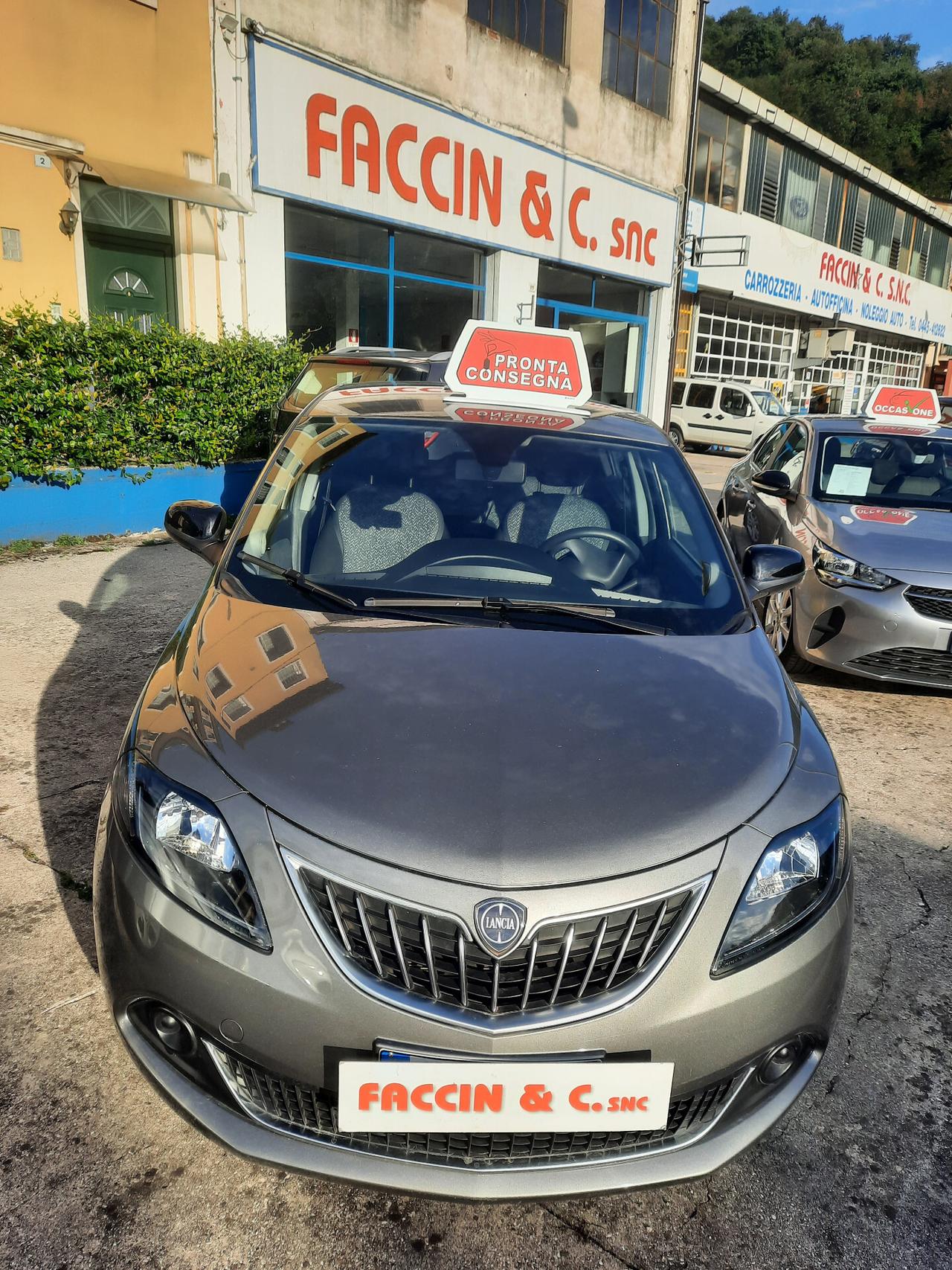 Lancia Ypsilon 1.0 FireFly 5 porte S&S Hybrid Ecochic Silver
