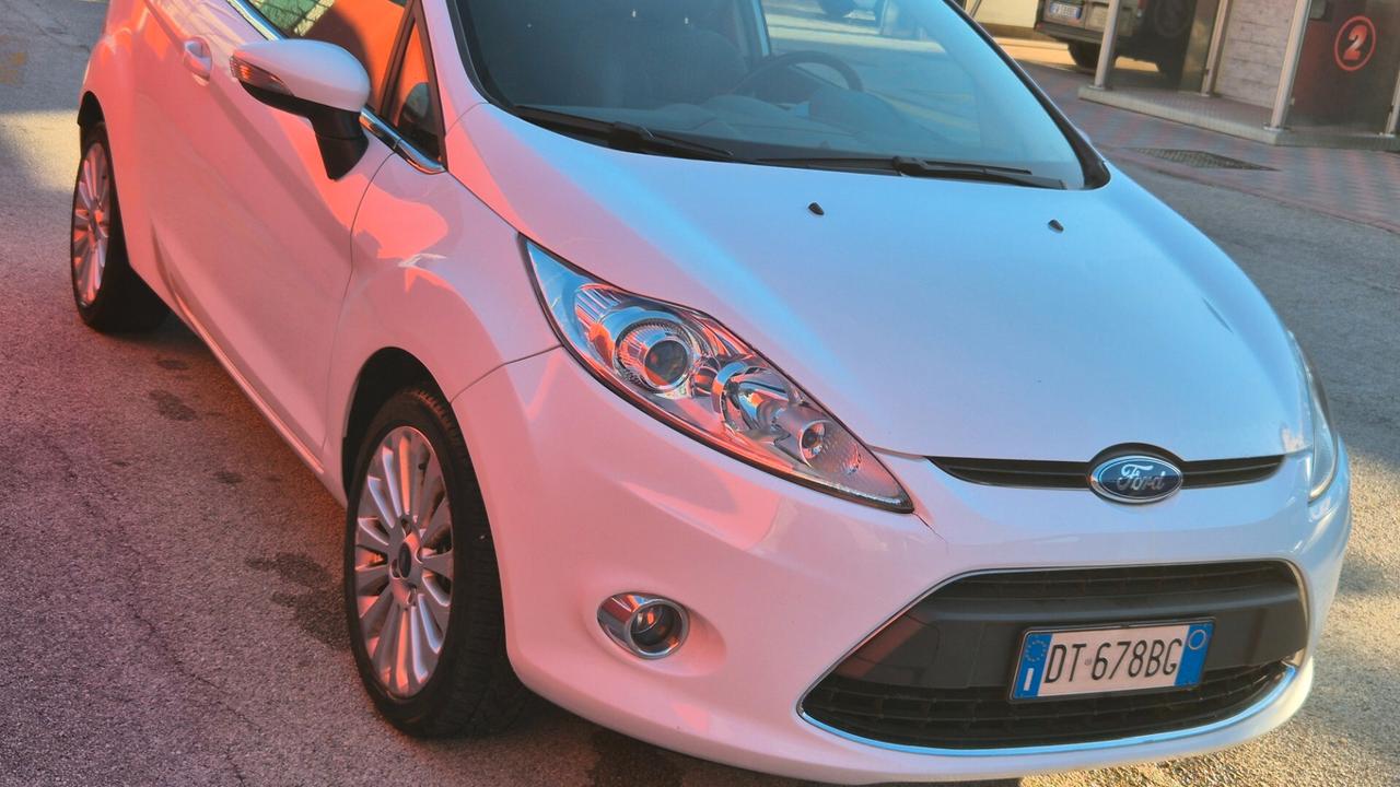 Ford Fiesta 1.2 82CV Titanium soli 39.000 km !!!