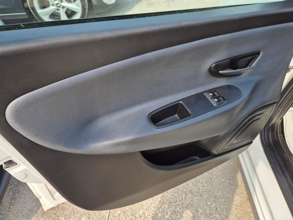 Lancia Ypsilon 1.2 69 CV 5 porte 27.000 KM