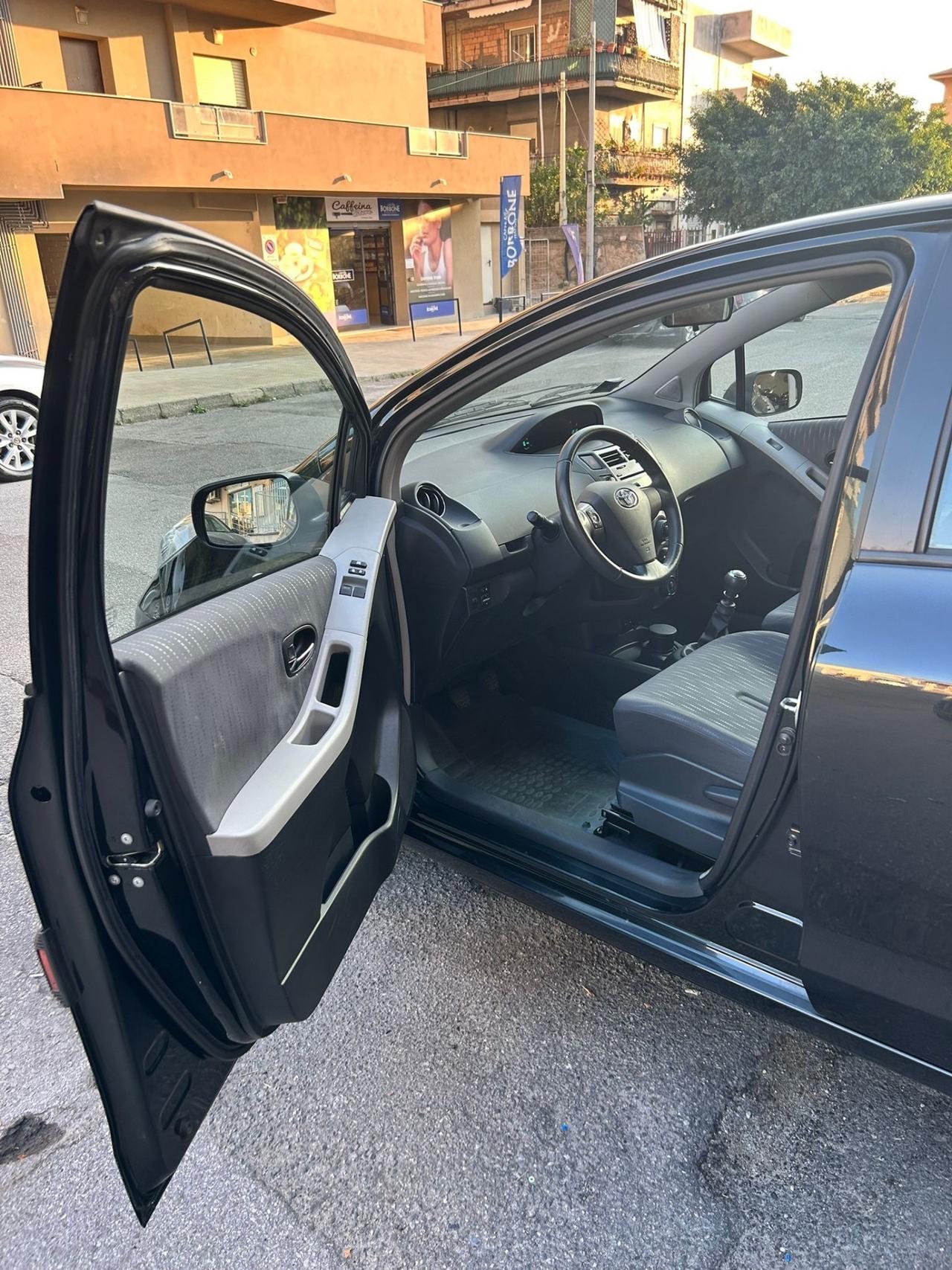Toyota Yaris 1.0 5 porte Sol