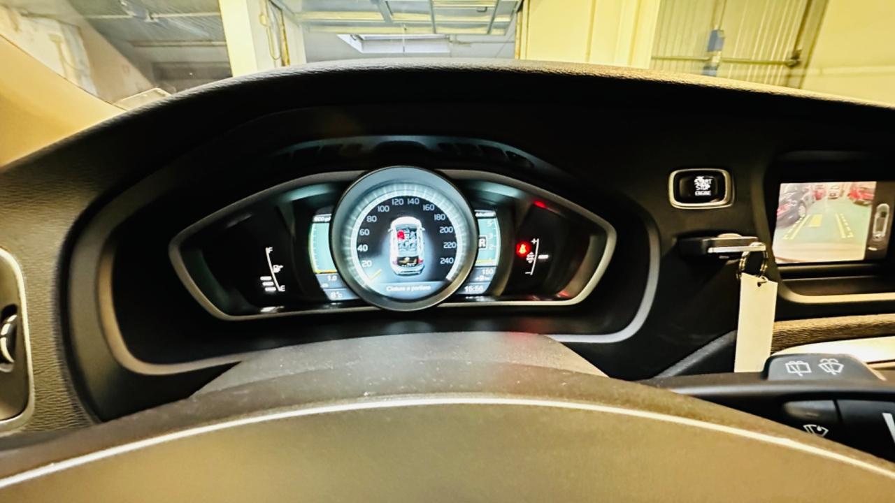 Volvo V40 D2 1.6 diesel (anche per neopatentati)