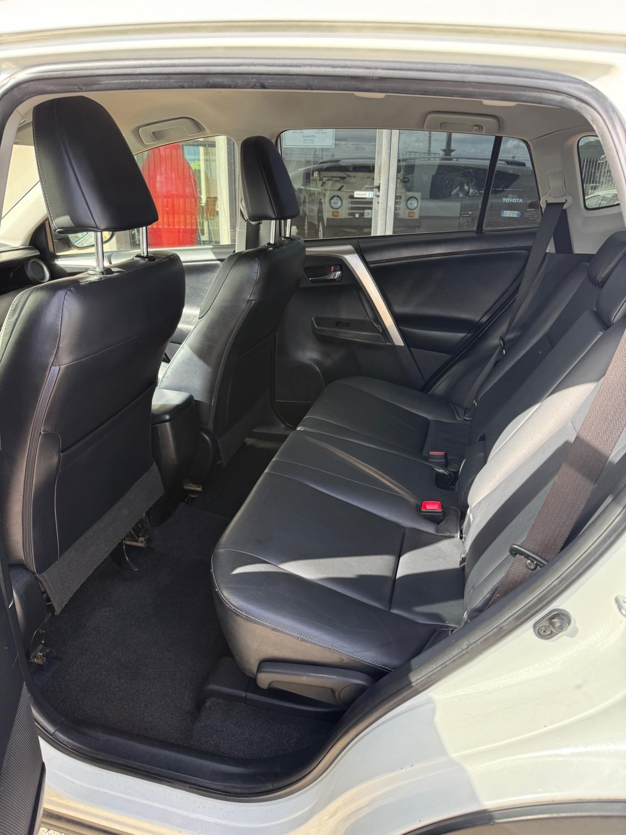 Toyota RAV 4 RAV4 2.0 D-4D 4WD Style White Ed. ADAS