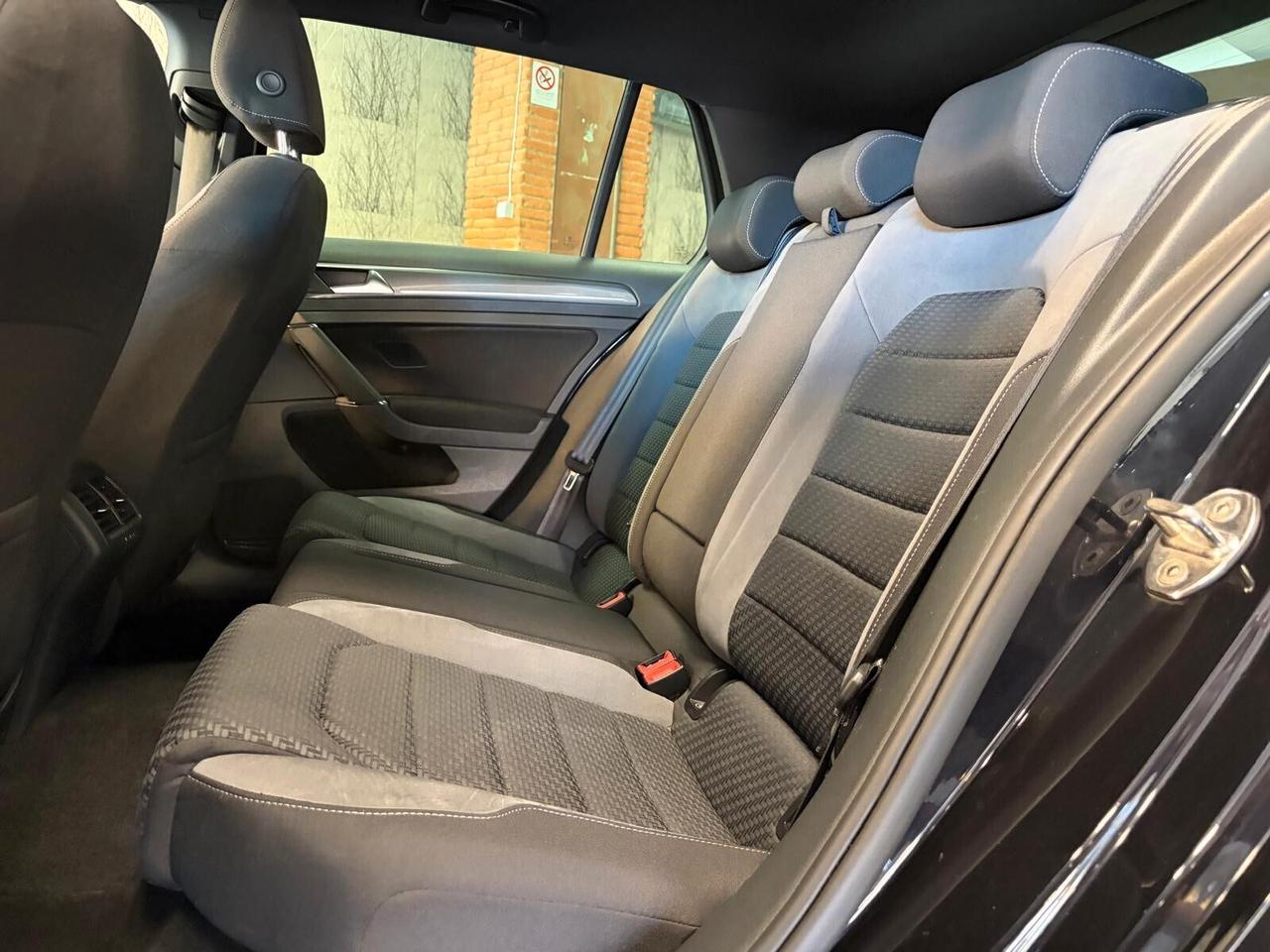 Volkswagen Golf 1.4 TSI 125 CV 5p. R-Line Highline BlueMotion Technology