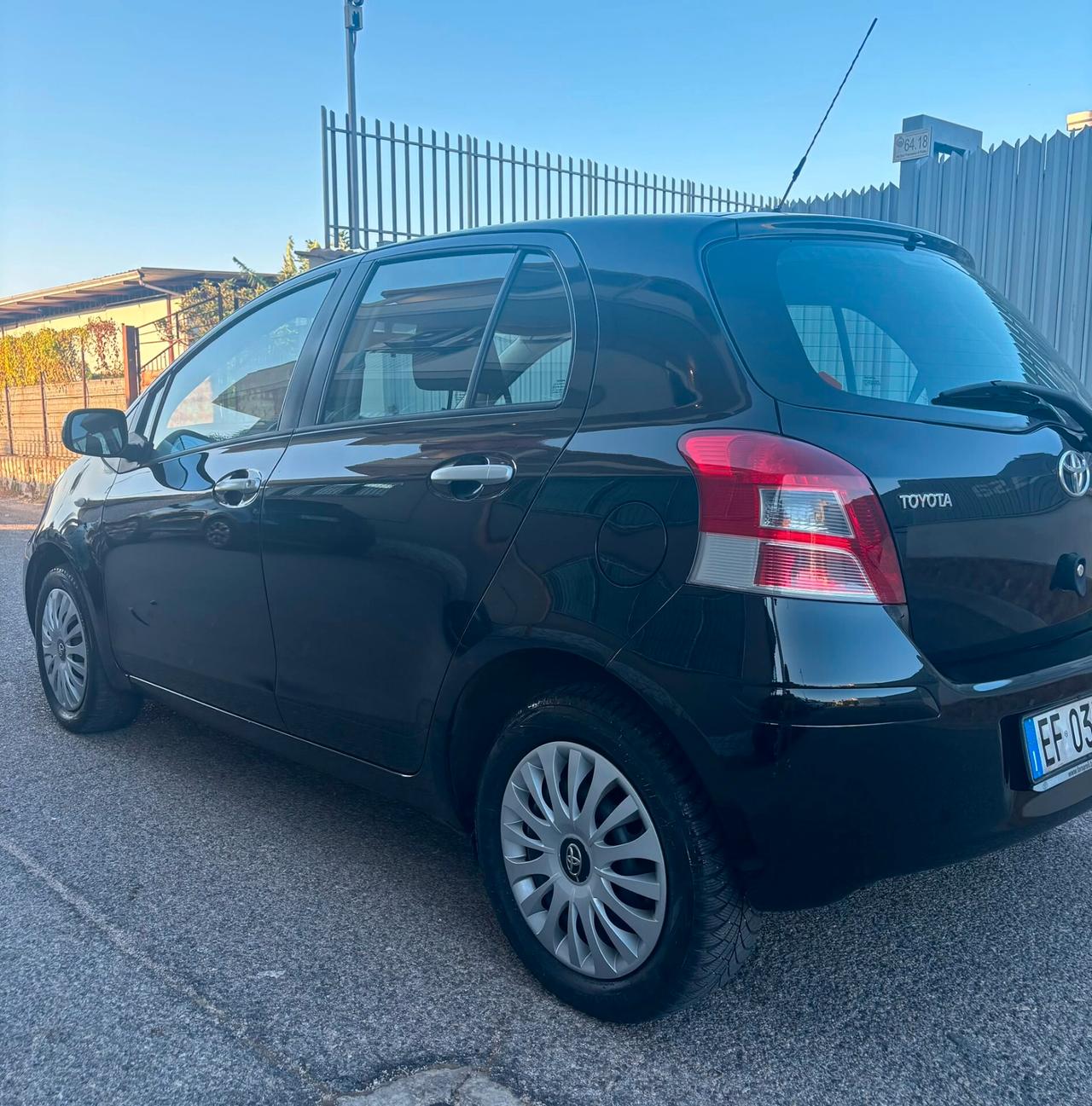 Toyota Yaris 1.0 5 porte Sol ANNO 2010