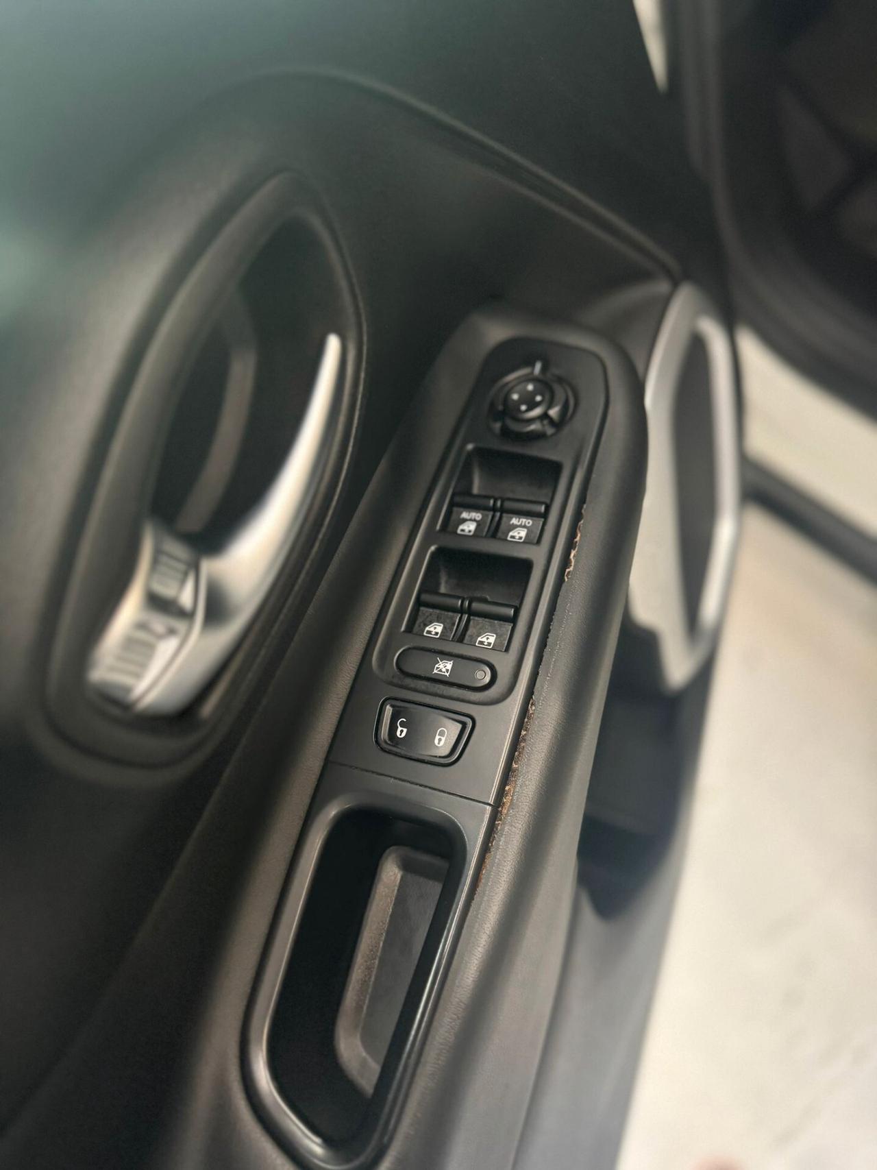JEEP RENEGADE NEOPATENTATI