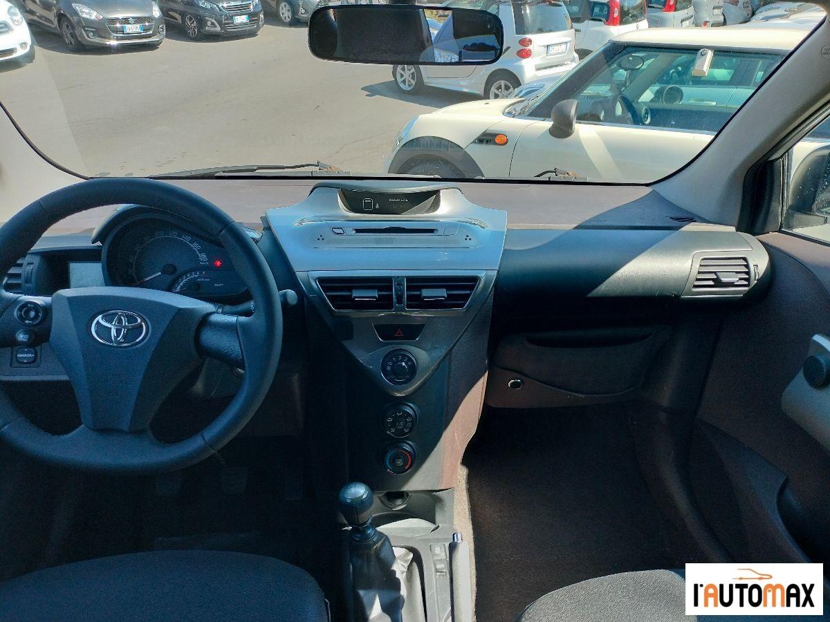 TOYOTA - iQ 1.0 Sol