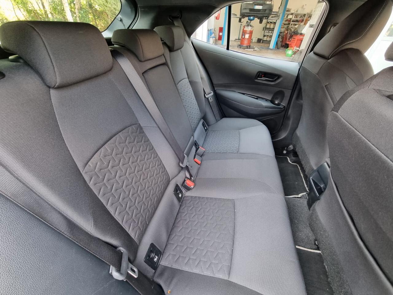 Toyota Corolla 1.8 Hybrid Business