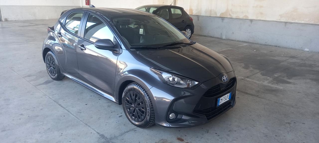 Toyota Yaris 1.5 Hybrid 2023 km 33 mila entra