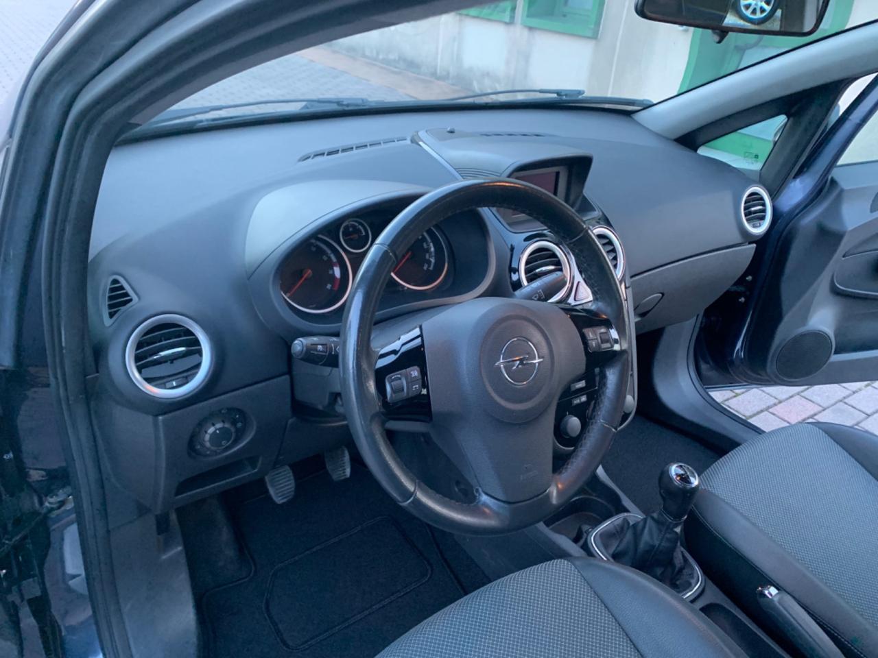 Opel Corsa 1.4 16V 5 porte Cosmo