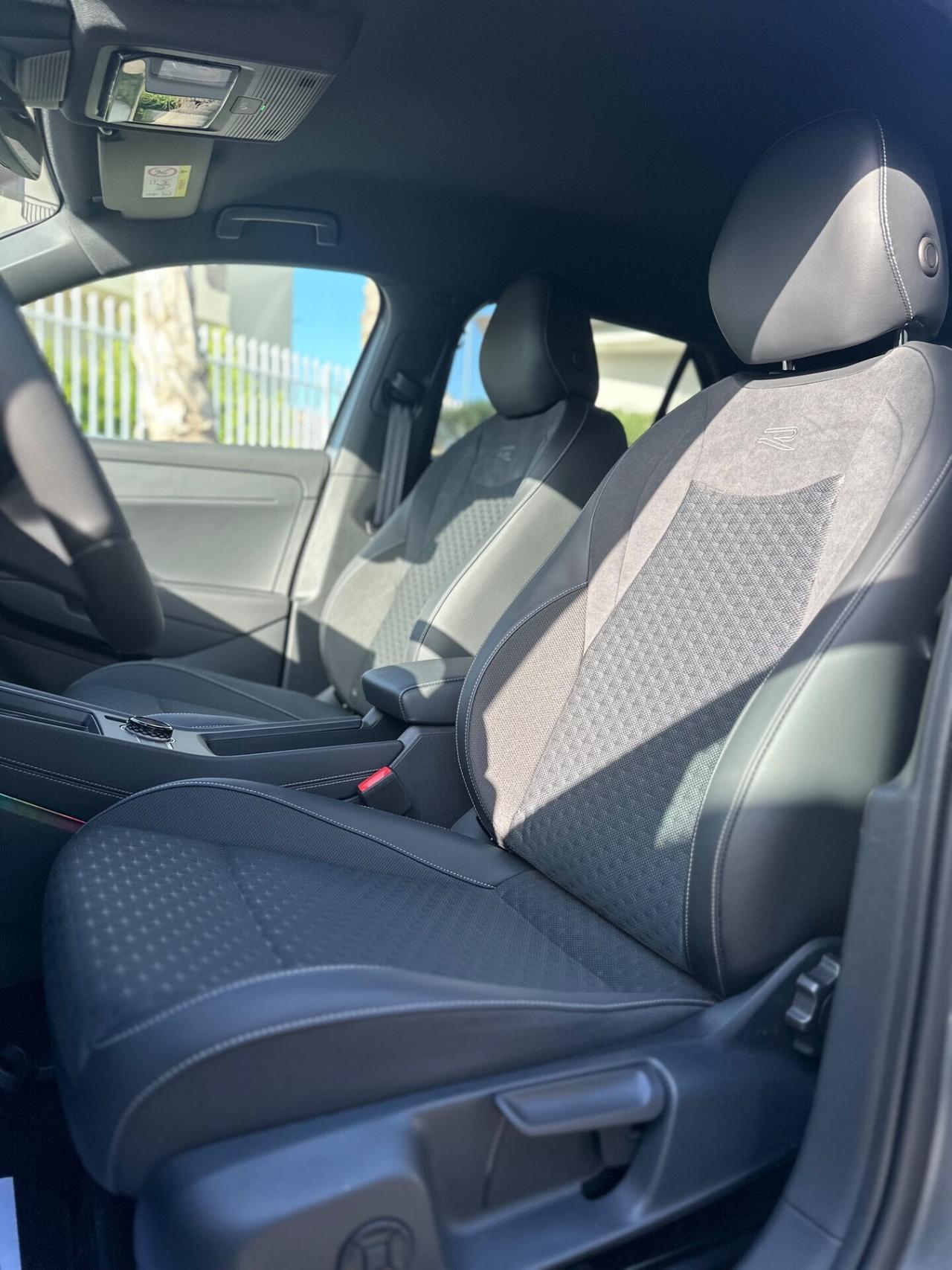 Volkswagen T-Roc 1.5 eTSI ACT 150 CV DSG R-Line