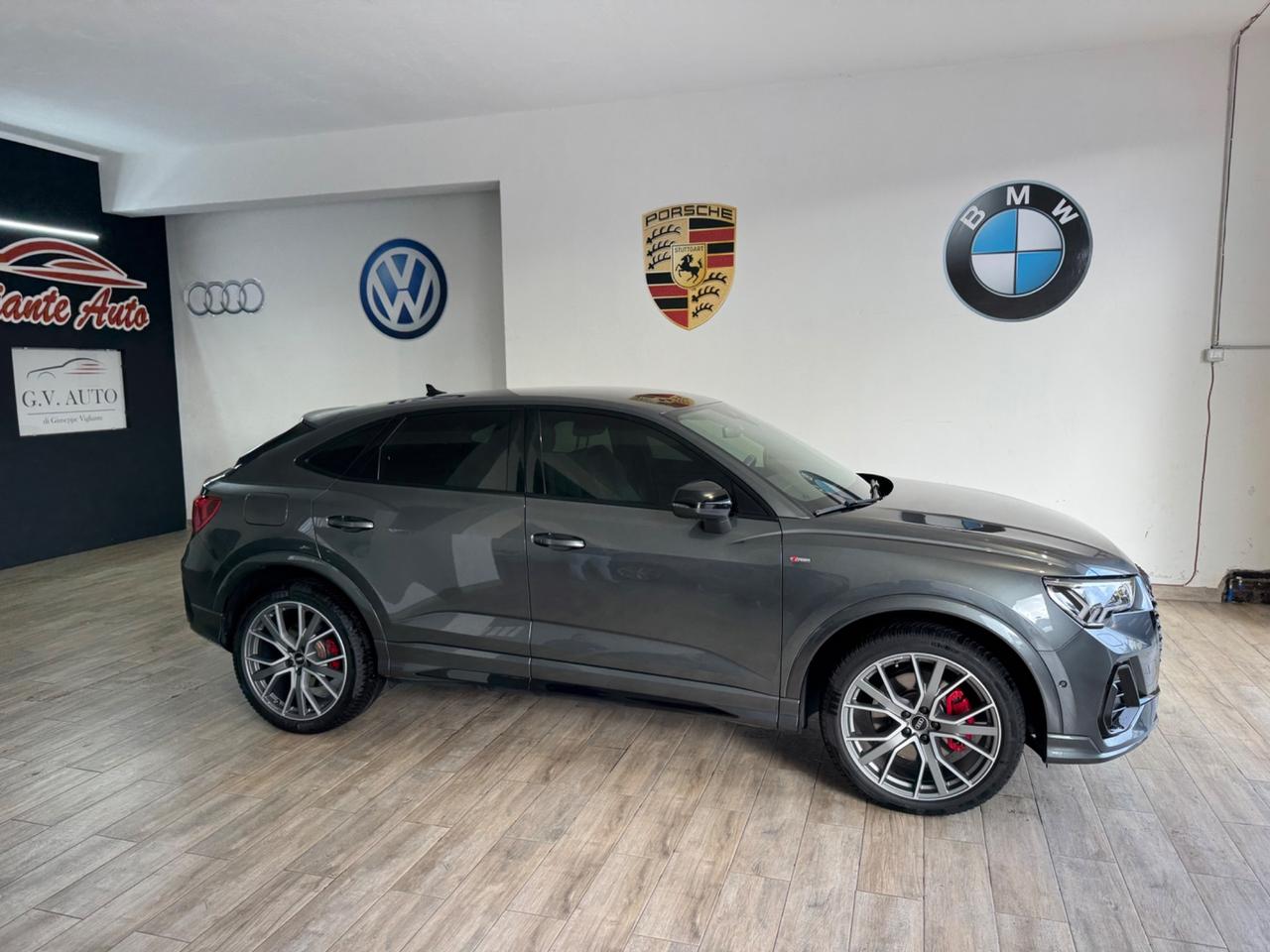 Audi Q3 40 TDI quattro S tronic Identity Black