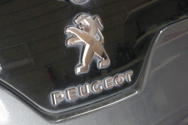 PEUGEOT 5008 1.6 HDi 115CV Business 7 POSTI