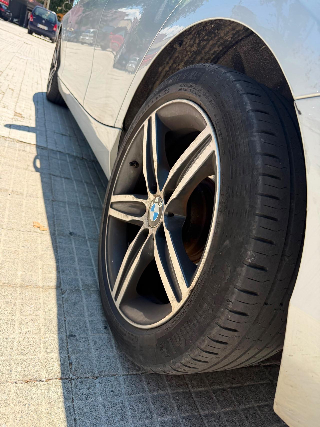 Bmw 118d sport con grande computer e telecamere 118 D