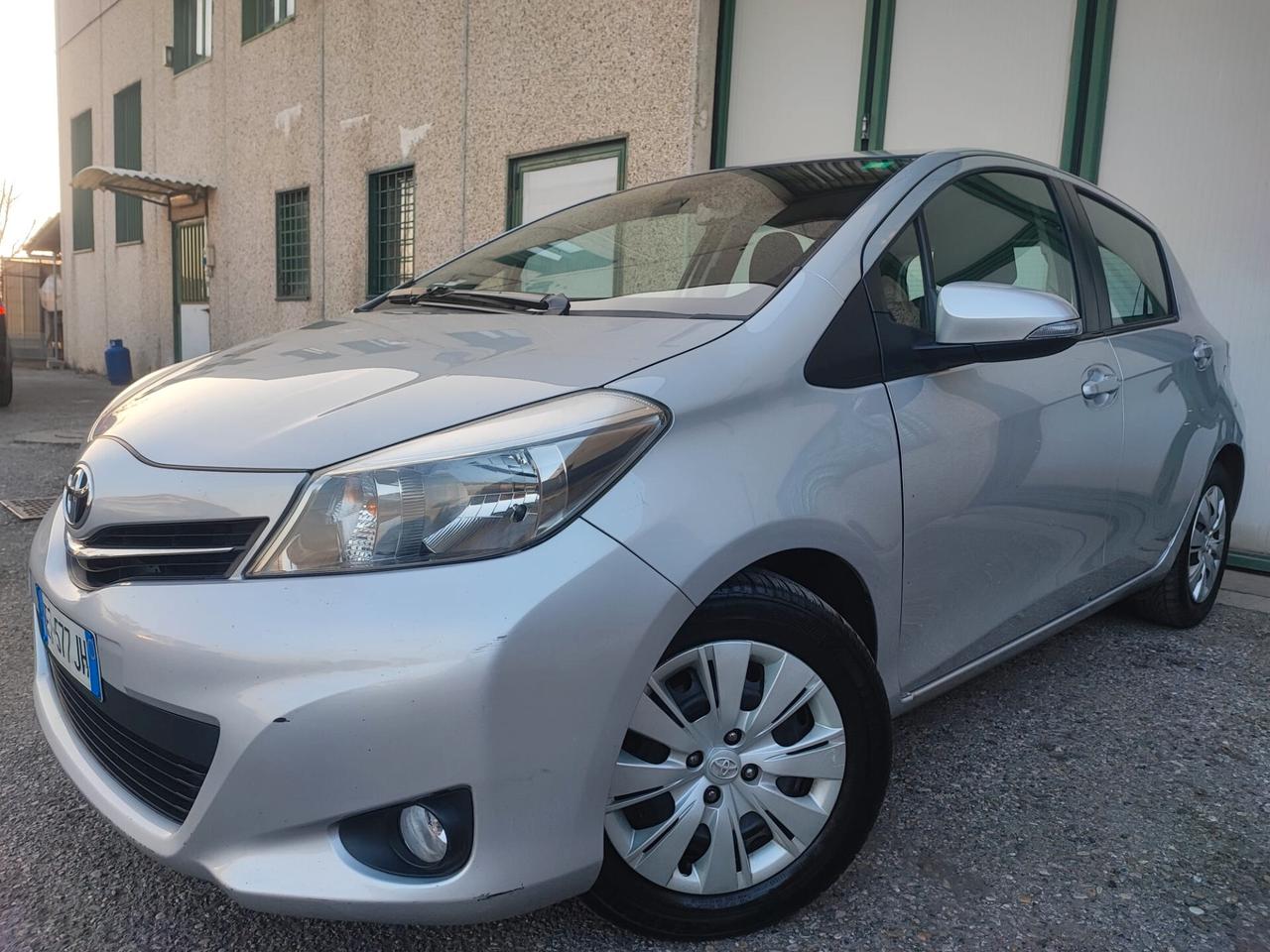 Toyota Yaris 1.0 5 porte BENZINA NEOPATENTATI 2013