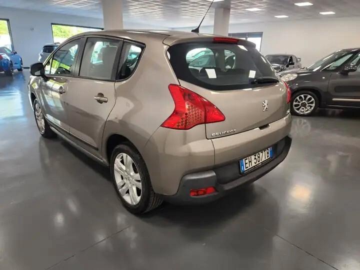 Peugeot 3008 1.6 HDi 112CV cambio robotizzato Business