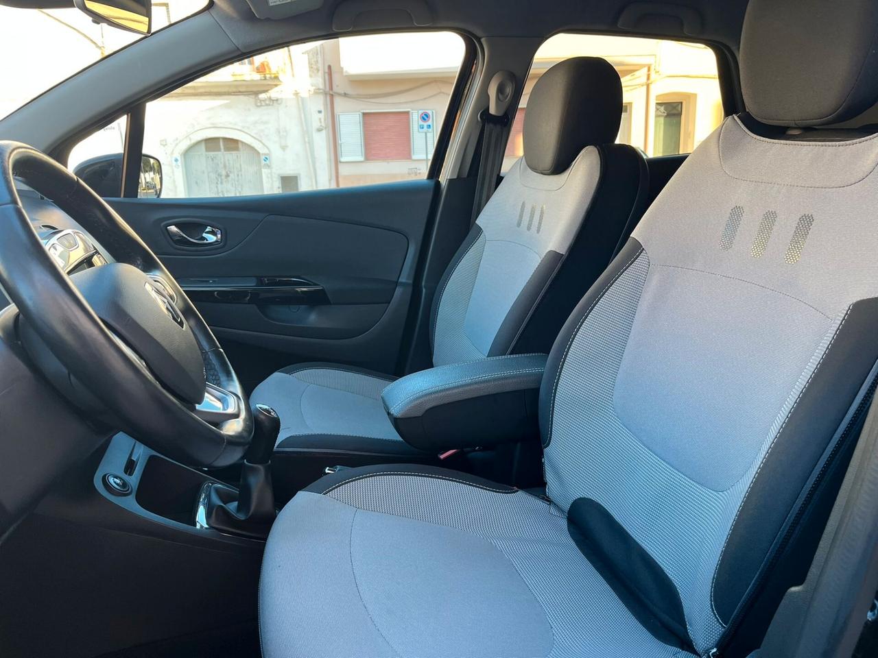 RENAULT CAPTUR 1.5 9OCV R-LINK TOP FULL NAVI RETROC DISTRIBUZ ESEGUITA