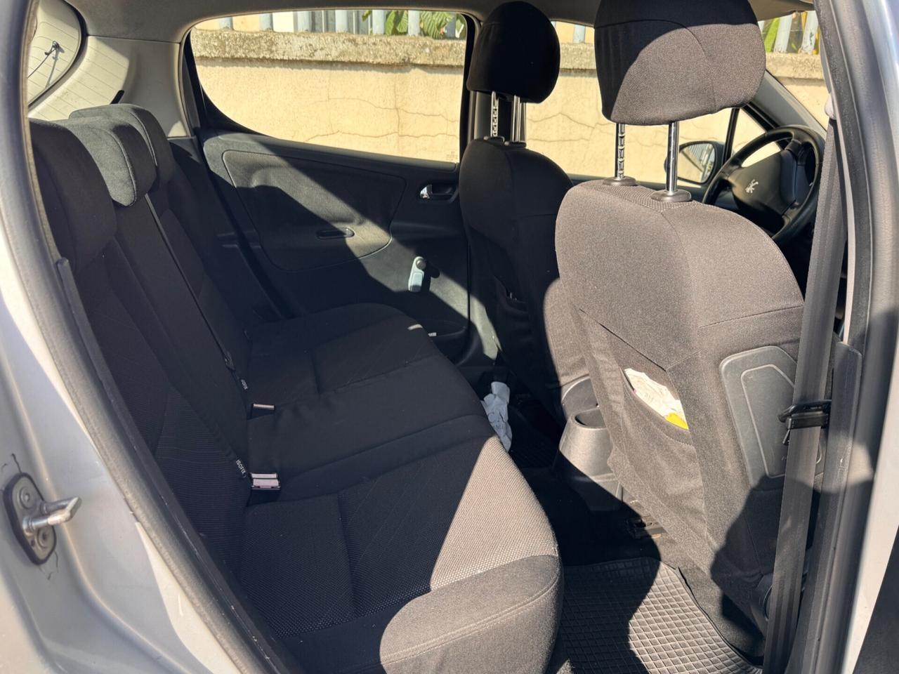Peugeot 207 1.6 HDi 110CV 5p. Féline