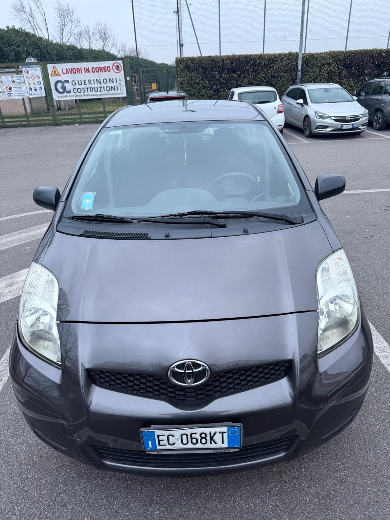 Toyota Yaris 1.0 5 porte