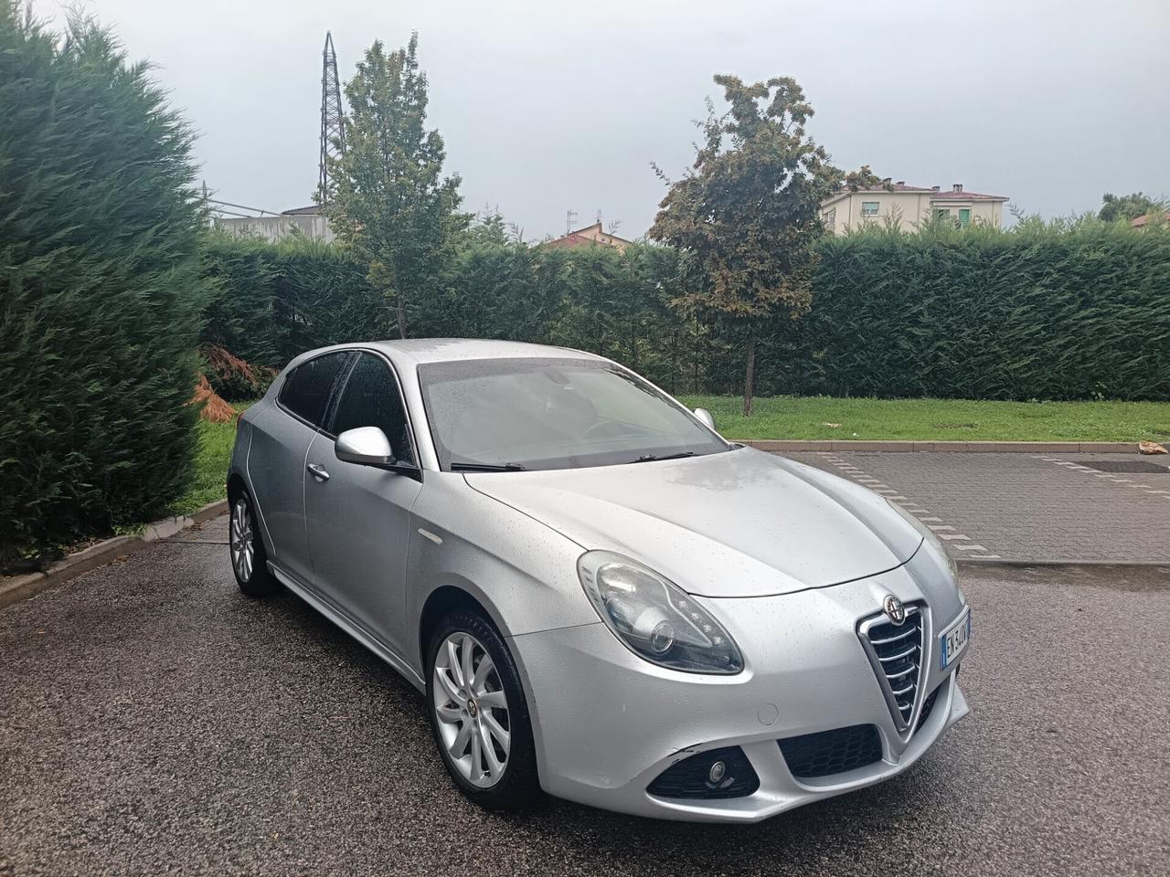Alfa Romeo Giulietta 2.0 JTDm-2 140 CV Distinctive ok neo patente