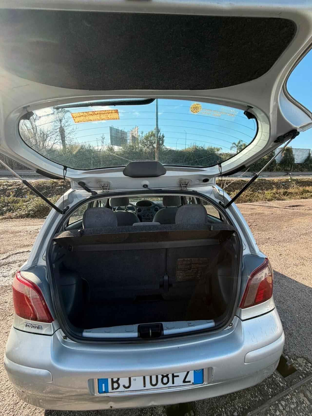 Toyota Yaris 1.0i 16V cat 5 porte Sol