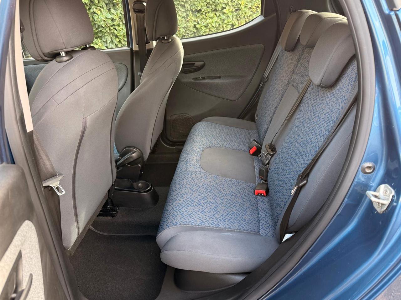 Lancia Ypsilon 1.0 FireFly 5 porte S&S Hybrid Silver